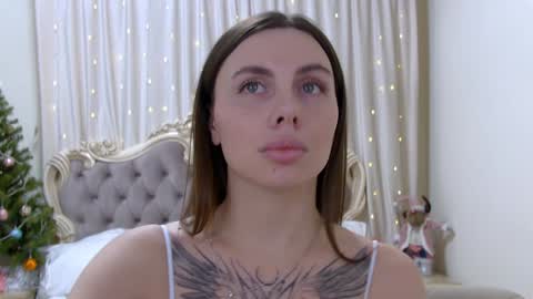Rose Hubbard online show from December 19, 9:17 pm