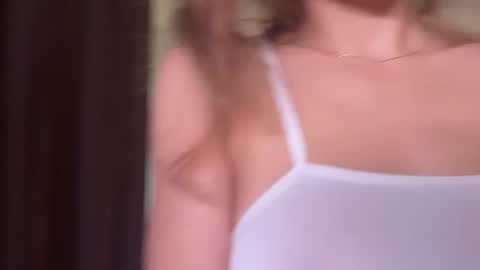 Roselyn  online show from June 13, 4:27 pm