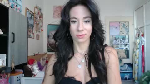 Snapshot of roselynsun chatting on November 3, 3:13 pm Rose online show from November 3, 3:13 pm