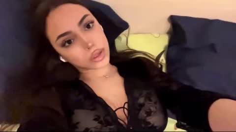 Mimi online show from December 3, 3:21 pm