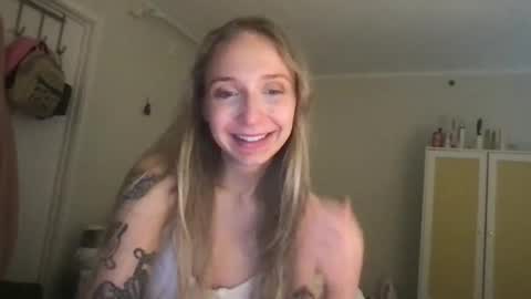 RosePuzzy69 online show from February 10, 11:09 pm