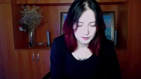 Snapshot of roseroseblack chatting on October 27, 7:12 am Scarlet online show from October 27, 7:12 am