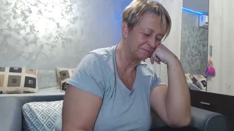 Lovepinklilly online show from December 23, 5:43 pm