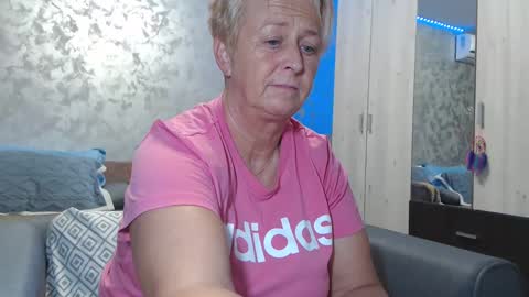 Lovepinklilly online show from December 29, 6:05 pm