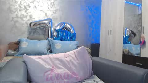 Lovepinklilly online show from January 1, 6:59 pm