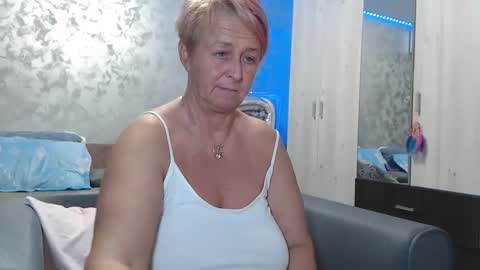 Lovepinklilly online show from January 2, 9:39 pm