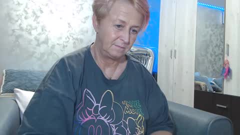 Lovepinklilly online show from January 3, 6:14 pm