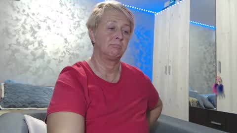 Lovepinklilly online show from January 9, 6:36 pm