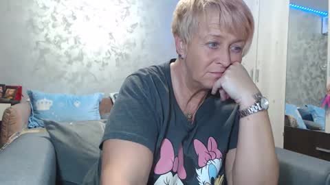 Lovepinklilly online show from January 12, 5:44 pm