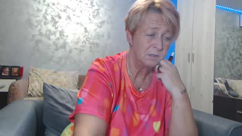 Lovepinklilly online show from January 16, 7:10 pm