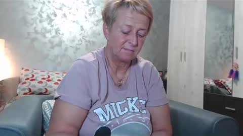 Lovepinklilly online show from January 28, 6:28 pm