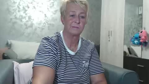 Lovepinklilly online show from September 18, 5:59 pm