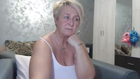 Lovepinklilly online show from October 27, 6:01 pm