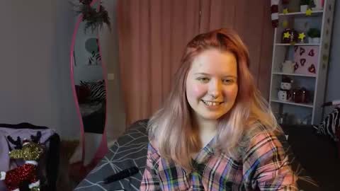 Snapshot of rosethomas_ chatting on December 15, 8:51 am rosethomas_ online show from December 15, 8:51 am