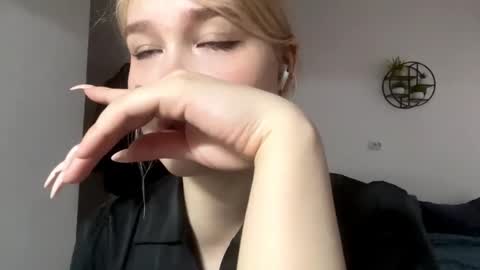 Freya online show from March 26, 6:30 am