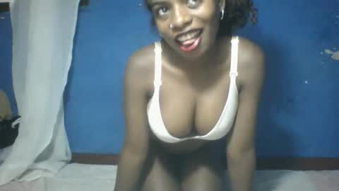 Snapshot of roseyaa chatting on October 20, 12:49 pm Roseyaa online show from October 20, 12:49 pm