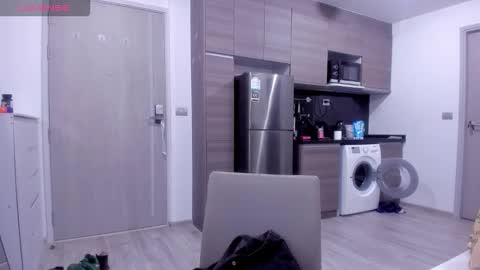 Roshelle online show from November 22, 2:05 pm