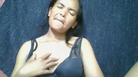 Snapshot of rosia685234 chatting on April 16, 4:19 pm rosia685234 online show from April 16, 4:19 pm