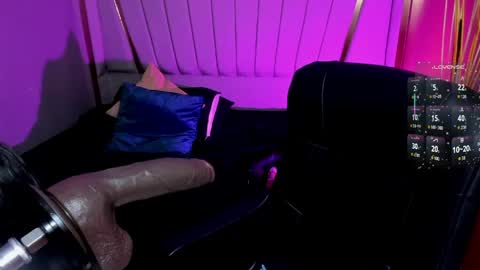 Snapshot of rosie_jhons chatting on May 2, 3:33 am rosie_jhons online show from May 2, 3:33 am
