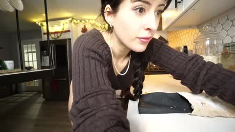 Rosie Bones online show from December 13, 1:15 am