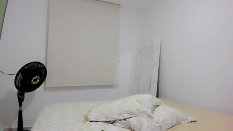 Snapshot of rosiegirl_ chatting on March 15, 3:01 am Rosie Independent model online show from March 15, 3:01 am