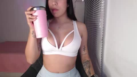 rosiehw online show from October 22, 9:14 pm