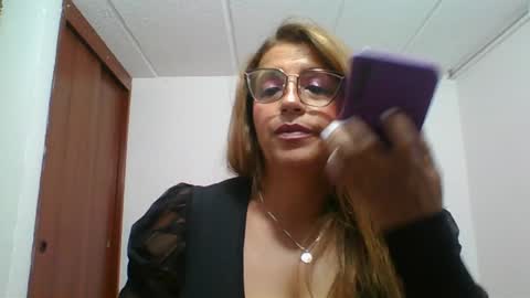 Rossana  online show from December 4, 10:30 pm