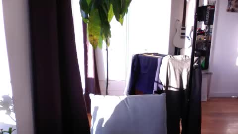 Snapshot of rosscollab chatting on December 1, 1:05 pm RossCollab online show from December 1, 1:05 pm