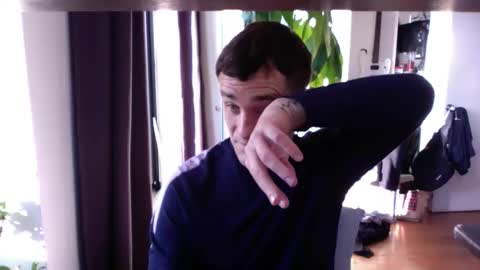 Snapshot of rosscollab chatting on December 18, 1:39 pm RossCollab online show from December 18, 1:39 pm