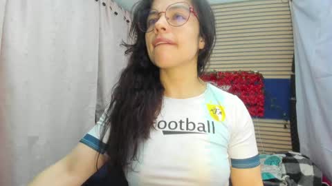 Snapshot of rosse_25 chatting on May 5, 12:13 pm Would you like to help me with supplementation and sports suits so I can compete in powerlifting online show from May 5, 12:13 pm