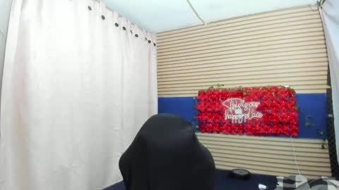 Snapshot of rosse_25 chatting on May 6, 12:10 pm Would you like to help me with supplementation and sports suits so I can compete in powerlifting online show from May 6, 12:10 pm