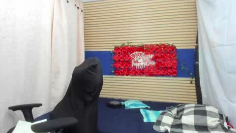 Snapshot of rosse_25 chatting on May 15, 12:34 pm Would you like to help me with supplementation and sports suits so I can compete in powerlifting online show from May 15, 12:34 pm