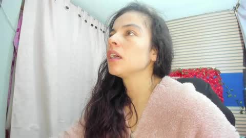 Snapshot of rosse_25 chatting on May 25, 12:33 pm Would you like to help me with supplementation and sports suits so I can compete in powerlifting online show from May 25, 12:33 pm