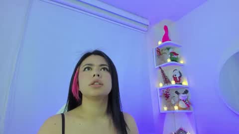 Snapshot of rosse_amyy chatting on November 18, 12:09 pm online show from November 18, 12:09 pm