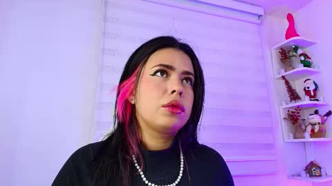 Snapshot of rosse_amyy chatting on November 28, 11:46 am online show from November 28, 11:46 am