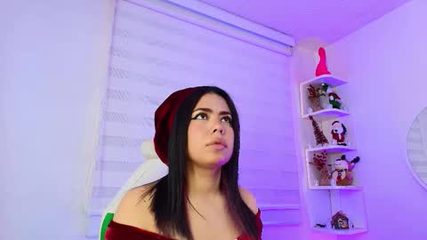 Snapshot of rosse_amyy chatting on December 1, 11:48 am online show from December 1, 11:48 am