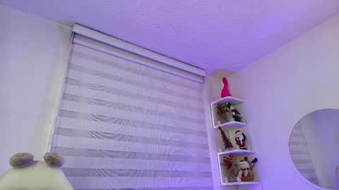 Snapshot of rosse_amyy chatting on December 3, 12:14 pm online show from December 3, 12:14 pm