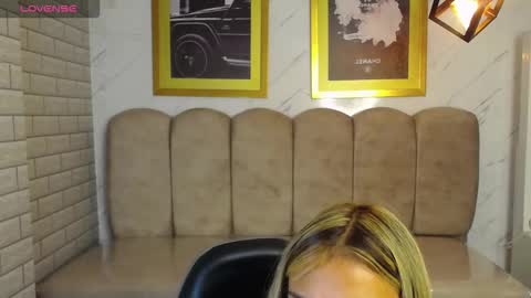 rosse jeane v online show from December 18, 3:45 am