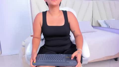Snapshot of rosse_winters chatting on March 28, 4:34 am online show from March 28, 4:34 am