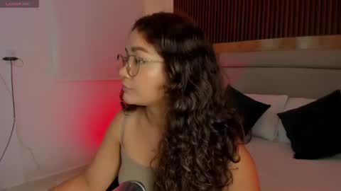 rossie_lanie_ online show from June 10, 8:19 pm