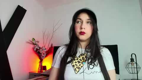 Snapshot of rossy_marks chatting on May 16, 1:32 pm rossy_marks online show from May 16, 1:32 pm