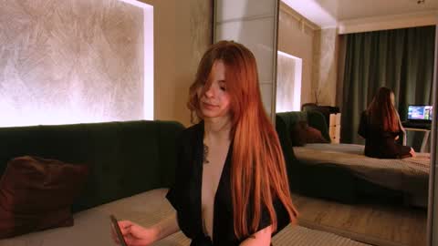 rosy_black_ online show from December 8, 5:29 am