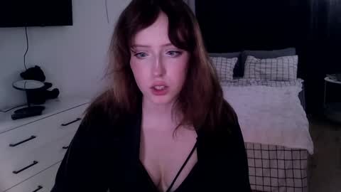 Snapshot of rosy_petal chatting on June 1, 6:31 pm rosy_petal online show from June 1, 6:31 pm