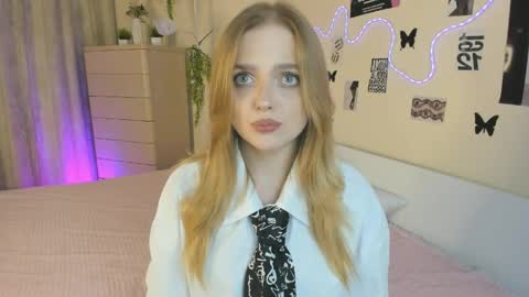 Im Luna online show from June 6, 9:19 pm
