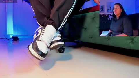 rosyejones online show from December 2, 3:12 am