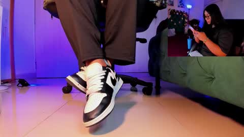 rosyejones online show from December 4, 3:05 am