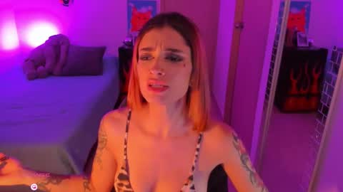 Snapshot of rot_wallace chatting on March 9, 7:29 pm rot_wallace online show from March 9, 7:29 pm