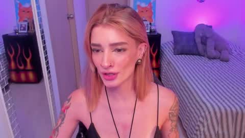 Snapshot of rot_wallace chatting on May 18, 9:42 pm rot_wallace online show from May 18, 9:42 pm