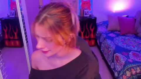 Snapshot of rot_wallace chatting on July 17, 1:34 am rot_wallace online show from July 17, 1:34 am