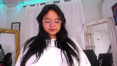 Snapshot of rous_25 chatting on May 7, 2:17 am rous_25 online show from May 7, 2:17 am